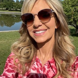 Meet your Posher, Holly